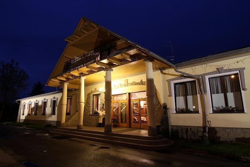 Restauracja Noclegi Ruczaj Nowy Targ Bagian luar foto